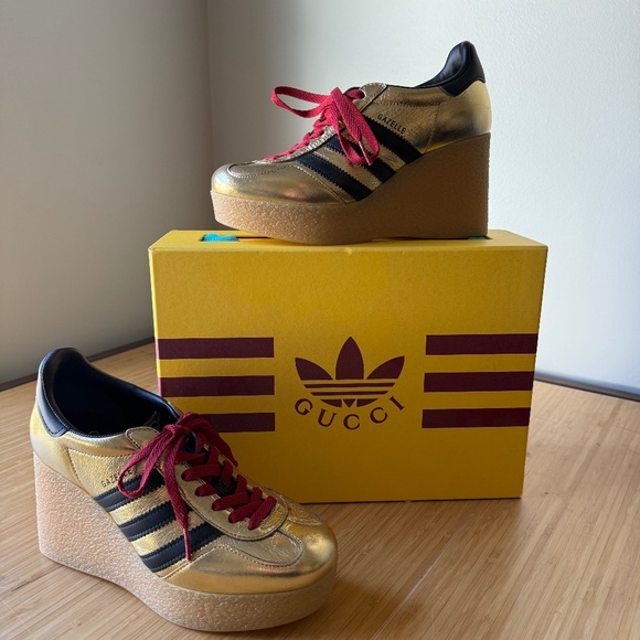 This is a Gucci x Adidas Gazelle Wedge sneaker in metallic gold - Picture 5 of 6